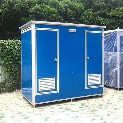 Vorgefertigte mobile Multiplayer-Toilette im Freien mit Strom, Wasserleitung und Isolierung