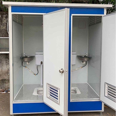 Vorgefertigte mobile Multiplayer-Toilette im Freien mit Strom, Wasserleitung und Isolierung